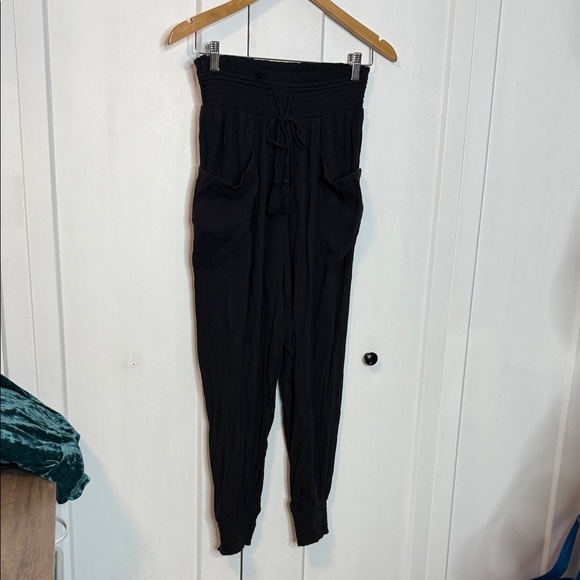 Aerie Black Smocked Waist Joggers - Medium - New with Tags - Picture 1 of 7